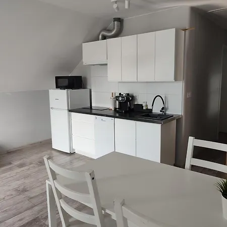 Z Basenem I Jacuzzi Apartmán *